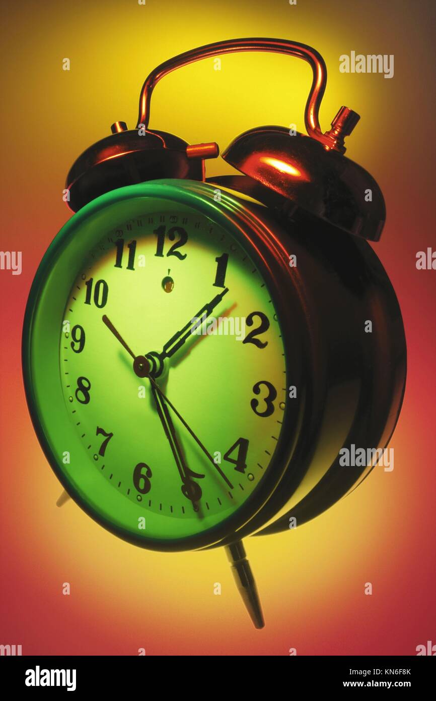 Wecker Wecker, Snooze, Wecken, Summen, Klingeln, Rauschen, Bett, Uhren,  Zeit, Zeitmesser, Minuten, Sekunden, Stunden, Uhrzeiger, Termin  Stockfotografie - Alamy