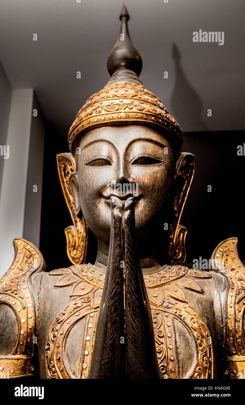 Buddha Bilder, Closeup Skulptur von Thai Holz- beten Buddha. Stockfoto