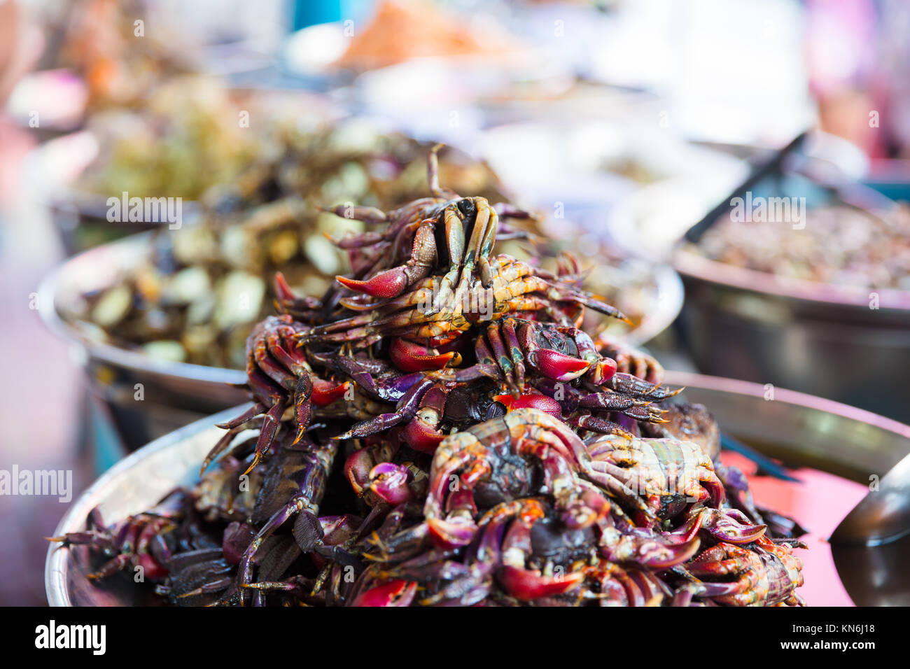 Eingelegte Krebse für Verkauf an lokalen Thai Street Market Stockfoto