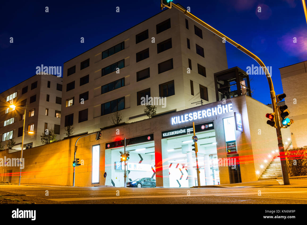 Killesberghoehe Nachbarschaft Apartment Complex teuren modernen Architektur Wohnbereich Höhenpark Killesberg Stuttgart Deutschland Stille Nacht Immobilien De Stockfoto