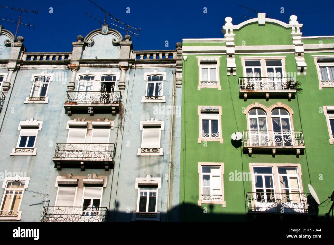 Farbenfrohes Gebäude des berühmten Down Town district in Lissabon, Portugal. Stockfoto