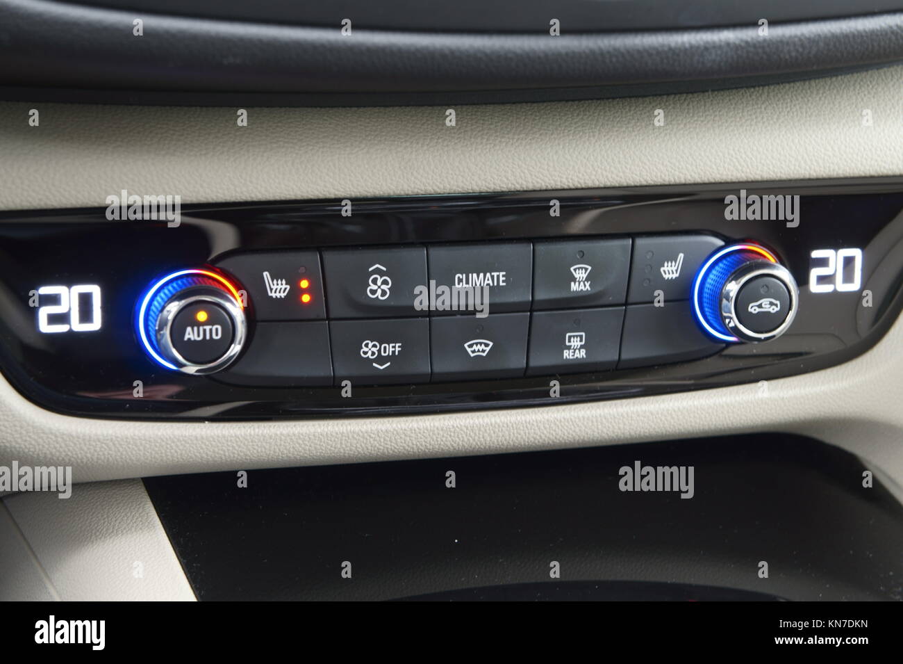 Photo Temperaturanzeige einer Klimaanlage im Auto Image #55079