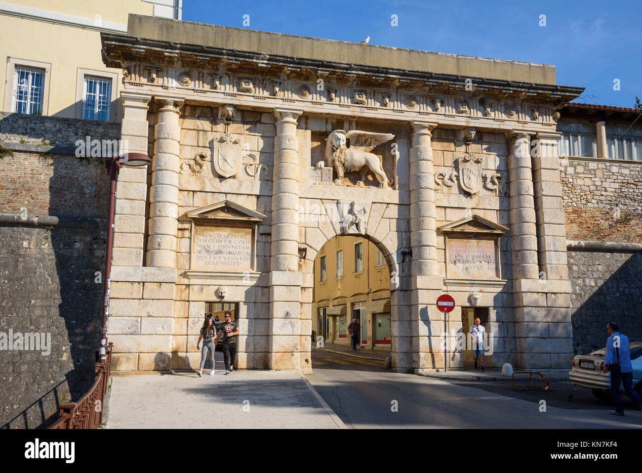 Land Gate und Stadtmauer, Altstadt, Zadar, Kroatien Stockfoto