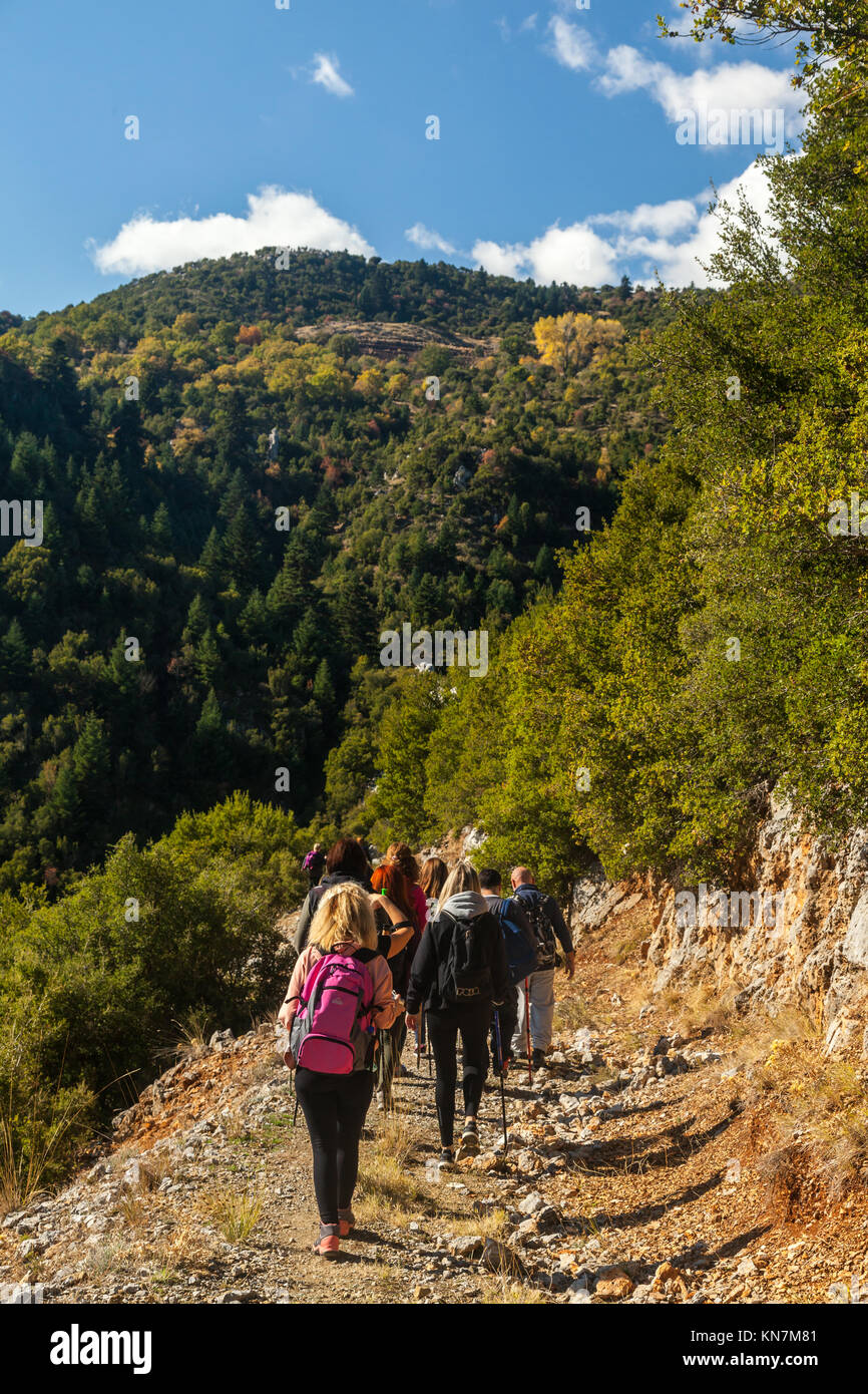 Wanderer Wandern am Mainalon Trail, in Griechenland. Stockfoto