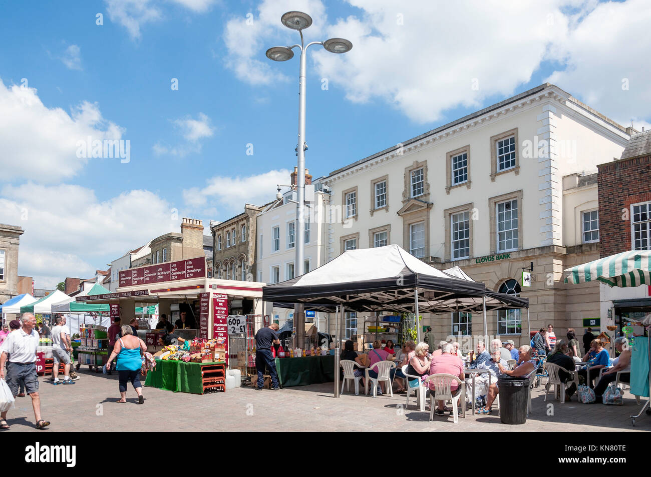 Marktstände, High Street, Andover, Hampshire, England, Vereinigtes Königreich Stockfoto