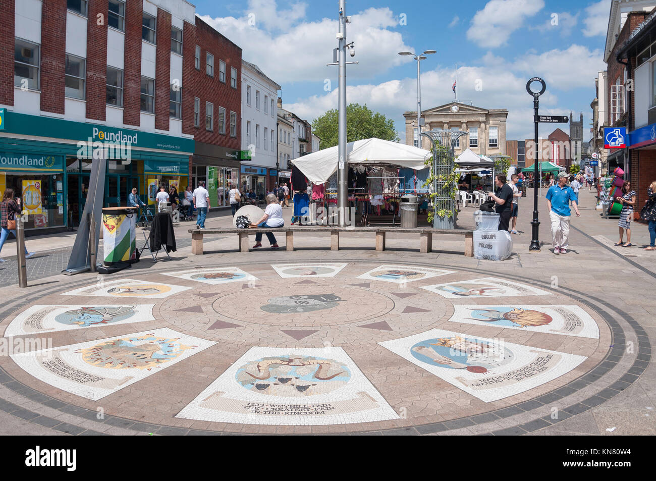 Die Andover Zeit Ring Mosaik, High Street, Andover, Hampshire, England, Vereinigtes Königreich Stockfoto