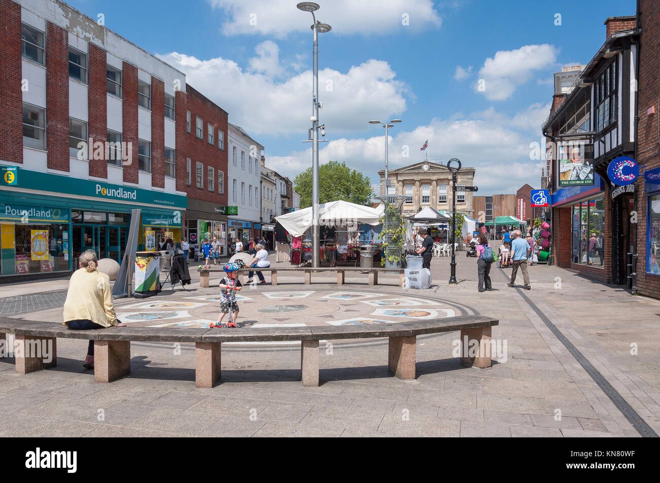 Die Andover Zeit Ring Mosaik, High Street, Andover, Hampshire, England, Vereinigtes Königreich Stockfoto