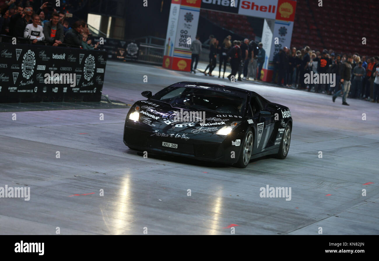 AMSTERDAM, NIEDERLANDE - 26. MAI: Maximillion Cooper nimmt am 26. Mai 2015 an der Gumball 3000-Veranstaltung Amsterdam Arena Teil. Leute: Maximillion Cooper Stockfoto