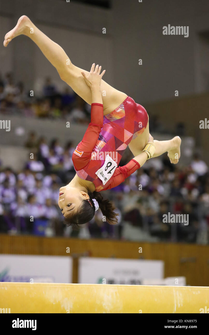 Sky Hall Toyota, Aichi, Japan. 10 Dez, 2017. Asuka Teramoto (JPN), 10. Dezember 2017 - Turnen: Toyota International Gymnastics Wettbewerb 2017 Frauen Apparate Schwebebalken bei Sky Hall Toyota, Aichi, Japan. Credit: YUTAKA/LBA/Alamy leben Nachrichten Stockfoto