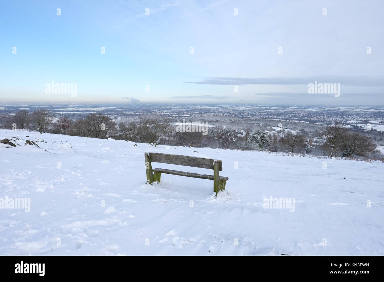 Blick über loughborough von Beacon Hill leicestershire nach starker Schneefall Stockfoto