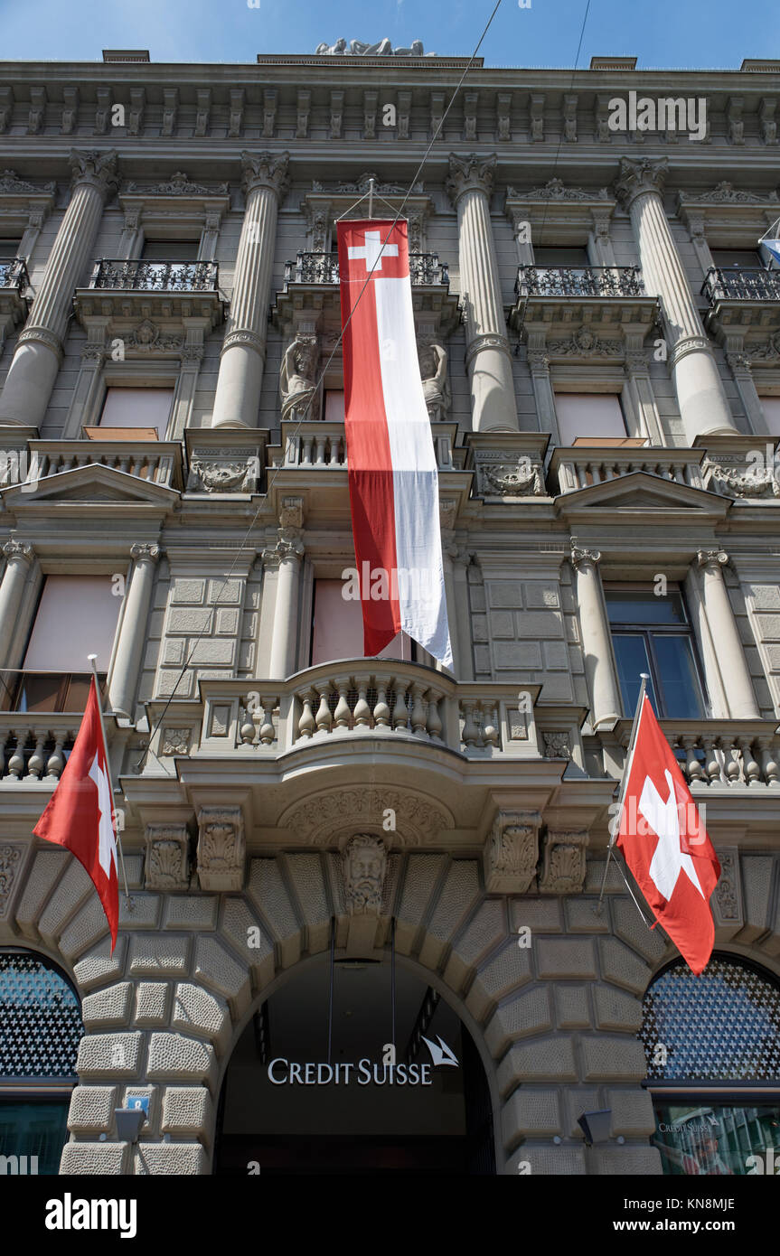 Paradeplatz, UBS, Credit Suisse, schweizer Fahnen, 1. August, nationalen Urlaub, Schweiz, Zürich, Stockfoto