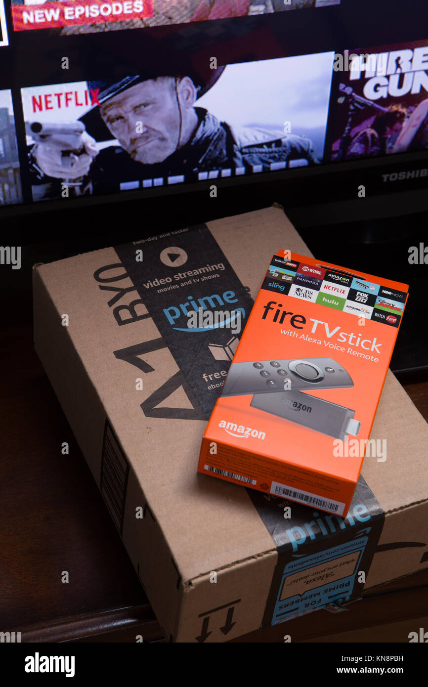 2. generation Amazon TV Feuer Stick mit Alexa voice Fernbedienung Stockfoto