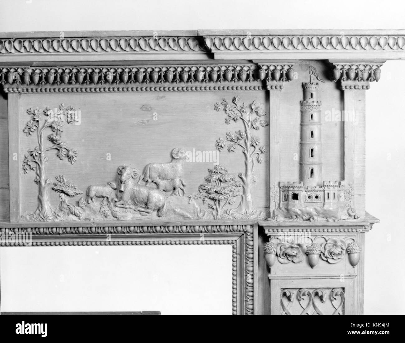 Dieser Kamin veranschaulicht das architektonische Design mit detaillierten Holzarbeiten und Steinschnitzereien und kombiniert funktionale und dekorative Merkmale, die für die historische Zeit typisch sind. Stockfoto Dieser Kamin veranschaulicht das architektonische Design mit detaillierten Holzarbeiten und Steinschnitzereien und kombiniert funktionale und dekorative Merkmale, die für die historische Zeit typisch sind. Stockfoto