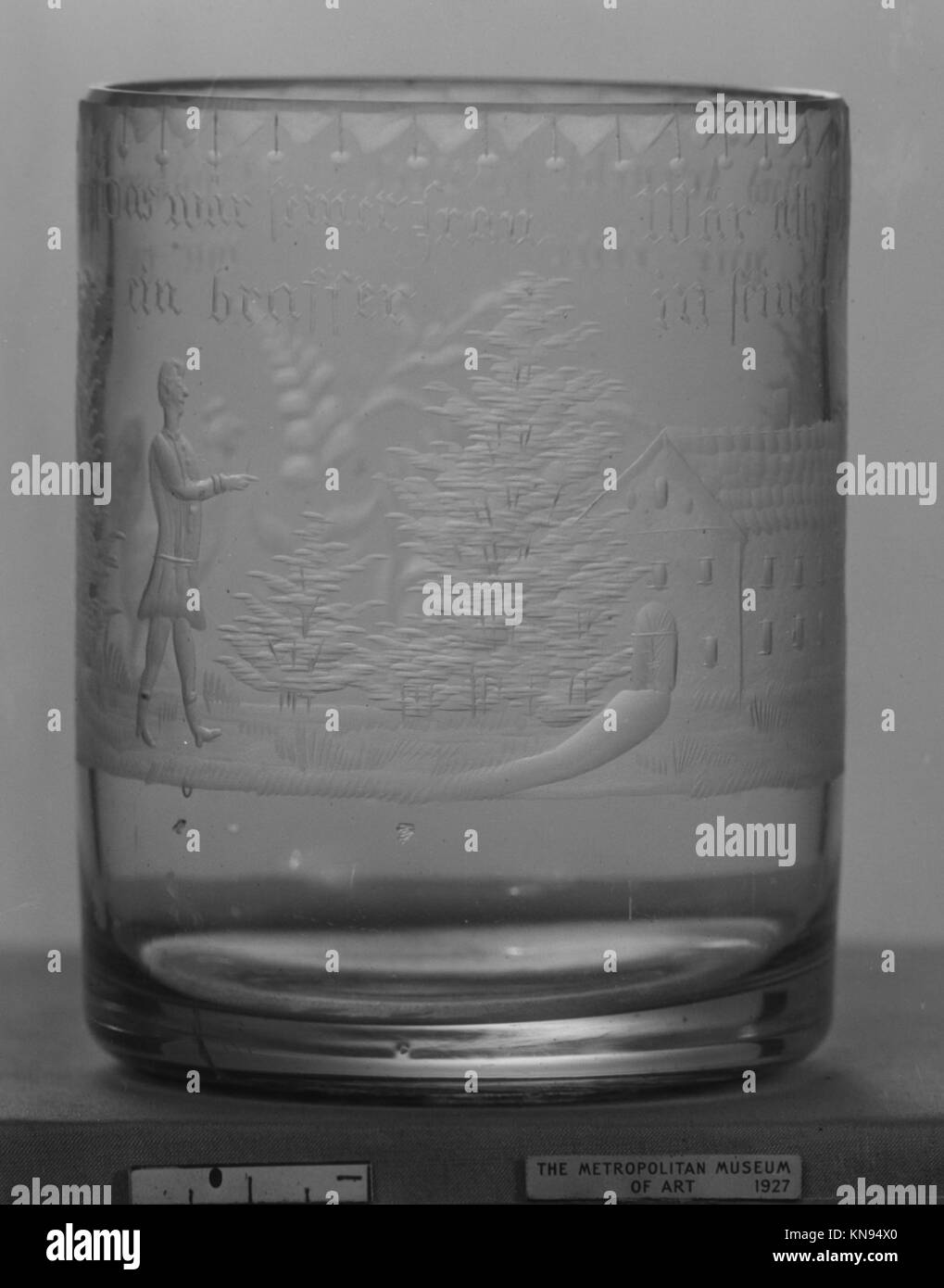 Diese Illustration zeigt einen antiken Becher, der als visuelle Ressource für historische und pädagogische Referenz dient. Stockfoto