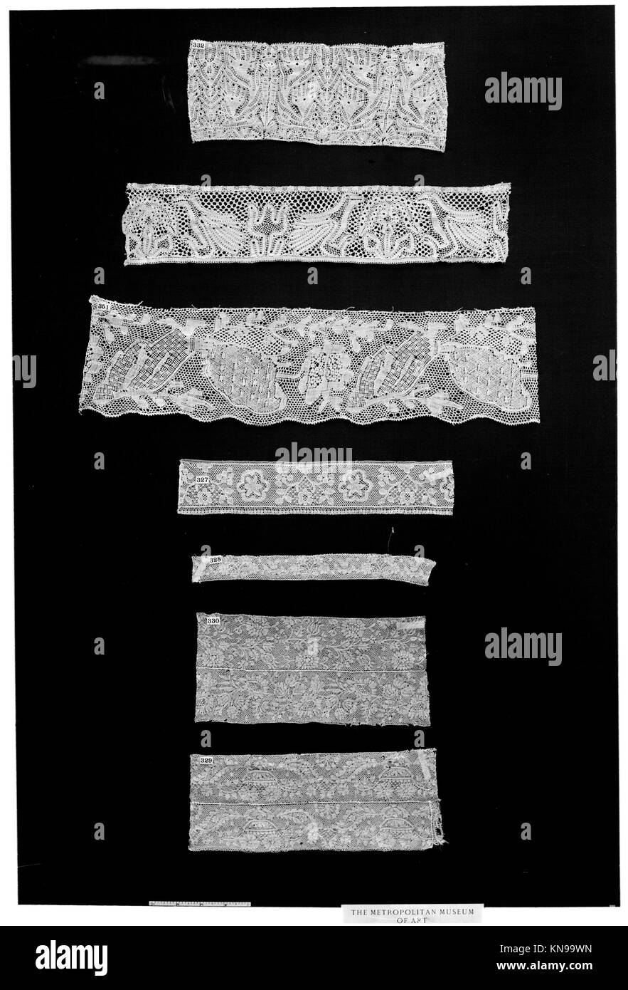 Dieses Fragment veranschaulicht das handwerkliche Geschick und spiegelt den historischen künstlerischen Stil und kulturellen Kontext der MET-Kollektion wider. Stockfoto