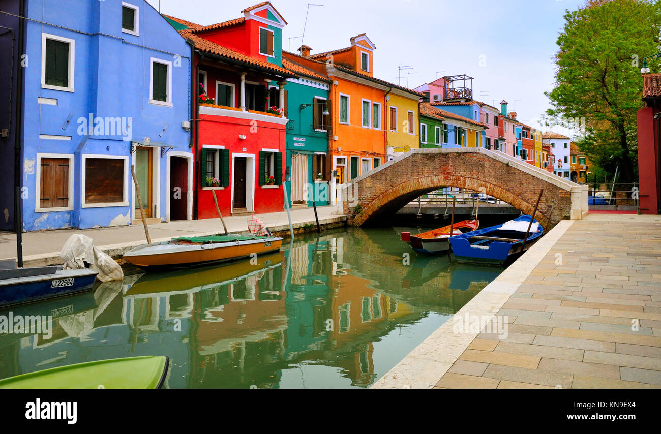 Bunt bemalte Häuser auf Burano, Venedig Stockfoto