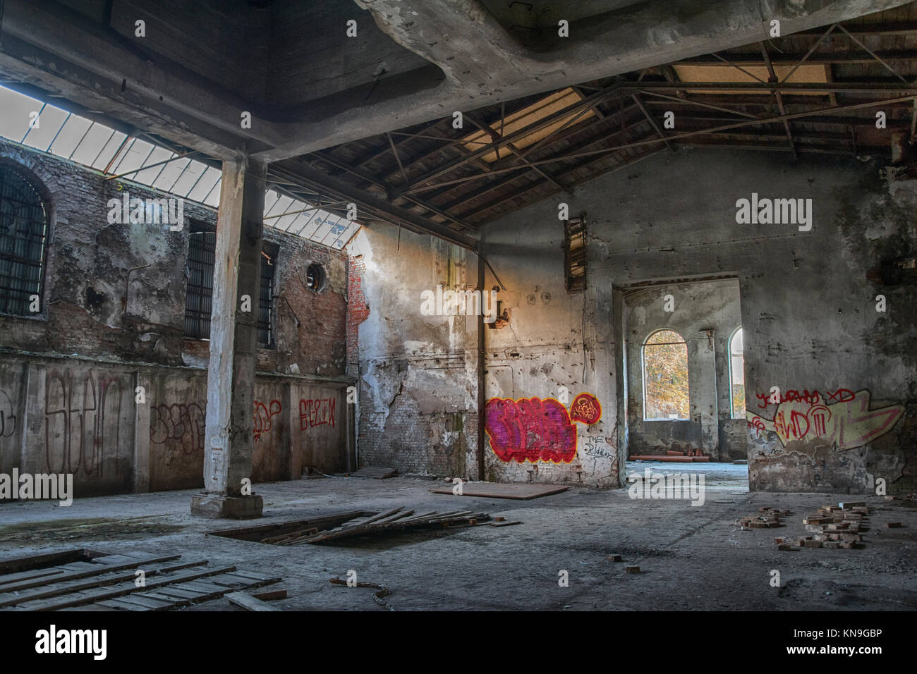 Licht in das alte Gebäude Stockfoto