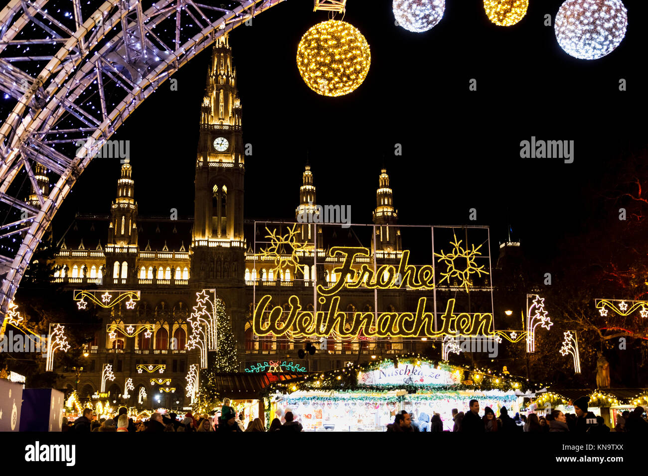 Kino Weihnachten 2022 Wien Wien, Österreich, 10. Dezember 2017. Beleuchtete Frohe Weihnachten