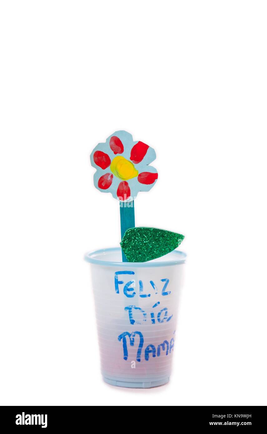 Poster Frühling Blumen mit recycelten Materialien von Kindergarten Kinder gemacht zum Muttertag. Auf weissem Hintergrund. Stockfoto