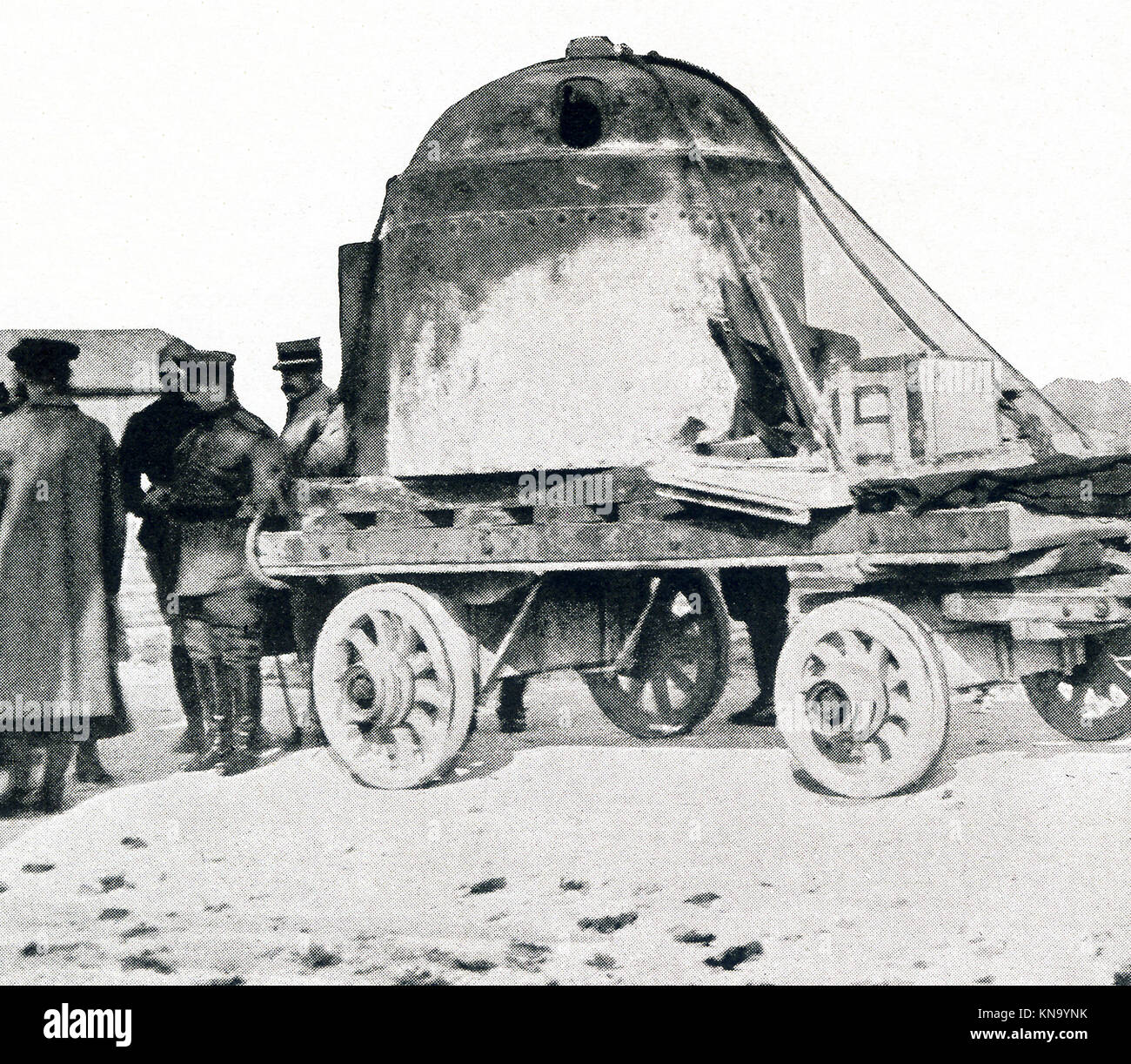 Die Bildunterschrift für dieses Foto, die zwischen 1914 und 1917 (Zeitpunkt des ersten Weltkriegs Termine) liest: Stahl Drehkopf für Graben Verwendung von Deutschen erarbeitet. Die französische Vorauszahlung in der Champagne führte in der Erfassung von mehreren Stahl türmchen wie auf diesem Foto. Sie wurden von drei Zoll Platte gemacht, kann gedreht werden, und jeder hielt eine 50 mm Kanone und drei gunmen. Stockfoto