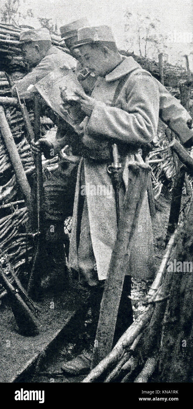 Die Bildunterschrift für dieses Foto, die zwischen 1914 und 1917 (Zeitpunkt des ersten Weltkriegs Termine) lautet: Szene in der first-line-Gräben, wo Papiere, besonders veranschaulicht, sind sehr gefragt. Stockfoto