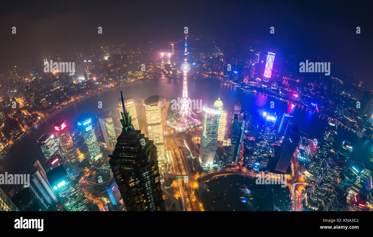 Blick auf Pudong und Der Bund in Shanghai. Stockfoto