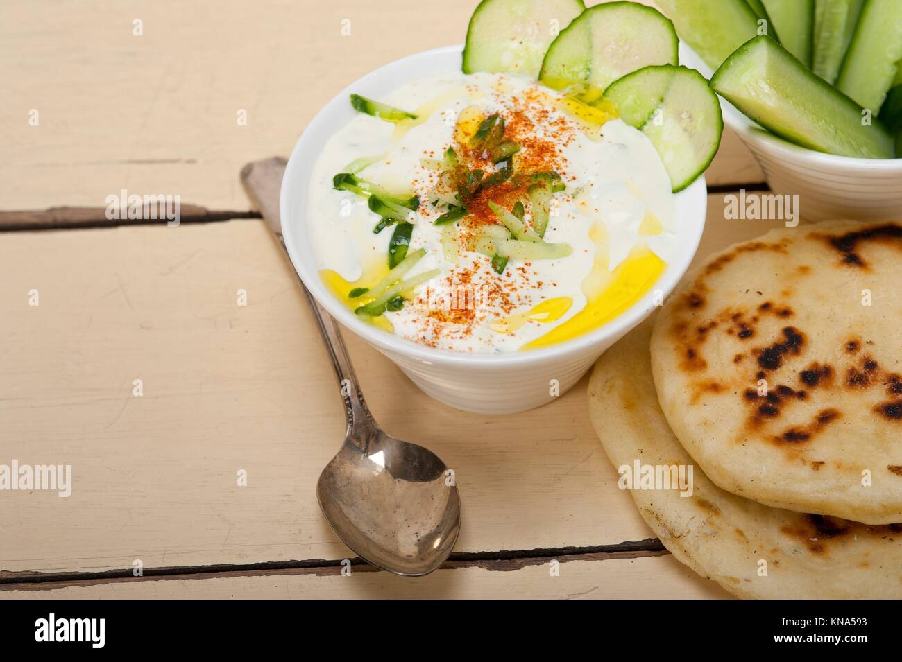 Arabischer Naher Osten salatit Laban wa yar Khyar khâ. bi-laban Ziege ...