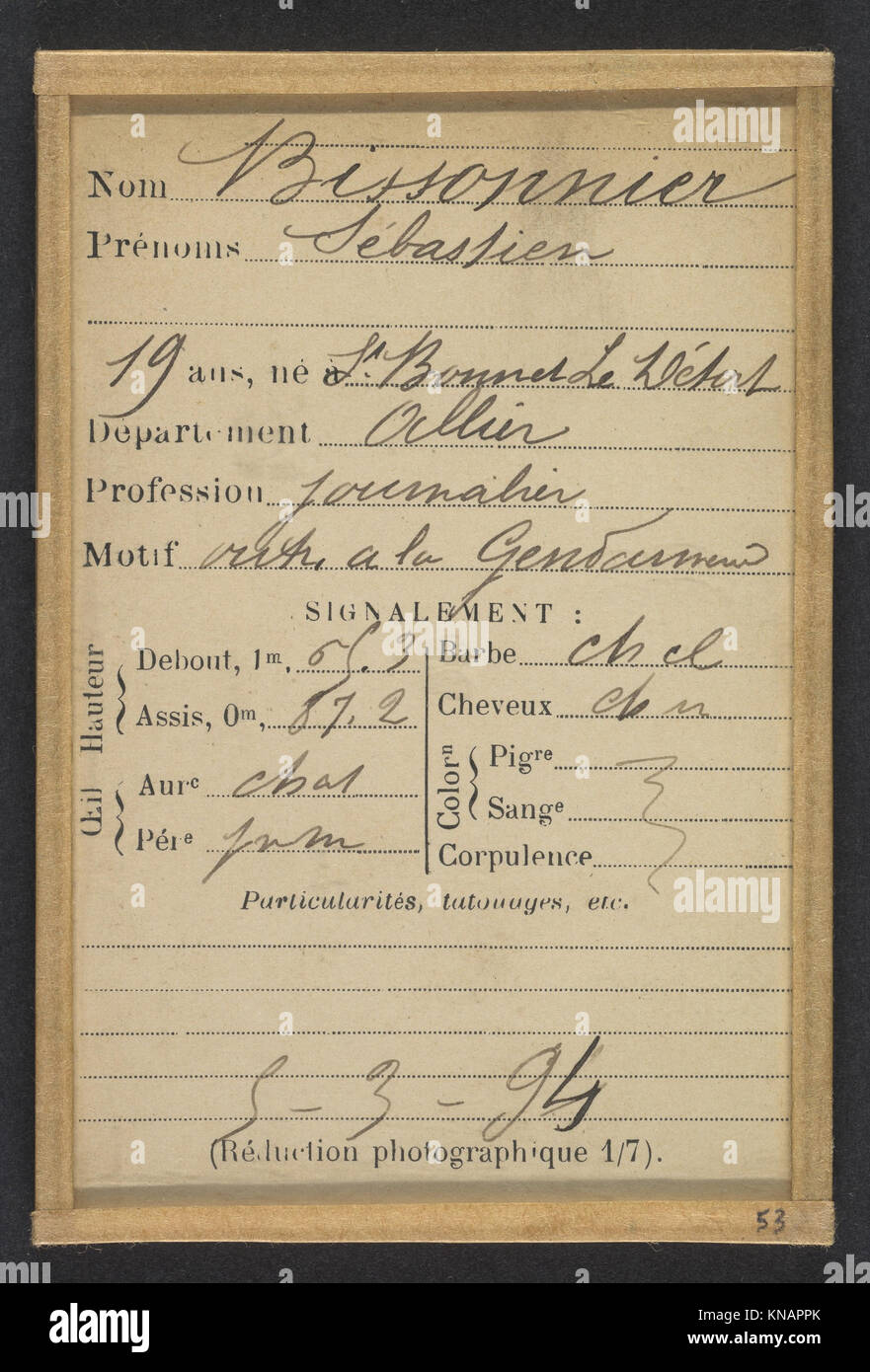 Aufzeichnungen über Sébastien Bissonier, einen 19-jährigen Arbeiter aus St. Bonnet, Allier, dokumentieren Straftaten und geben Einblicke in den sozialen und rechtlichen Kontext des 19. Jahrhunderts. Stockfoto