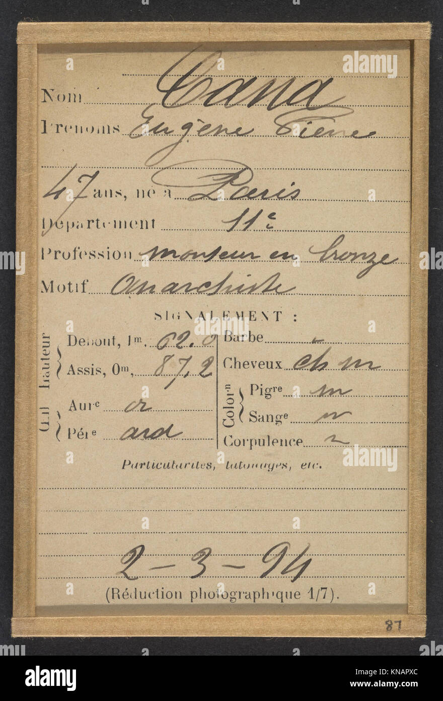 Dieser Eintrag dokumentiert Eugène Pierre Cana, einen 47-jährigen Bronzearbeiter und Anarchist aus Paris, der berufliche, soziale und politische Details dieser Zeit reflektiert. Stockfoto