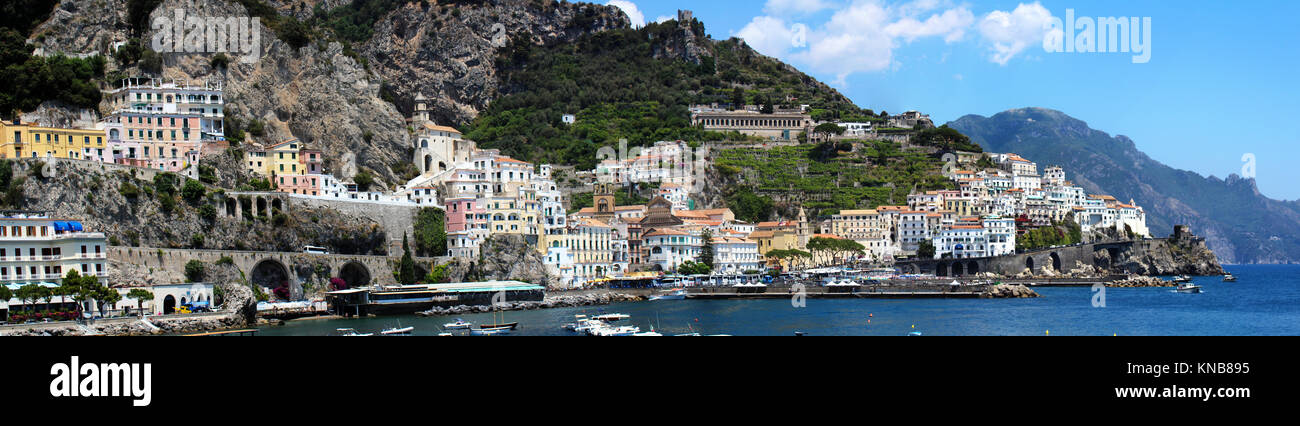 Atemberaubende Landschaft von Positano, Amalfi Küste - Italien. Positano ist ein Dorf hochliegend auf der südlichen Italien Amalfi Küste. Stockfoto