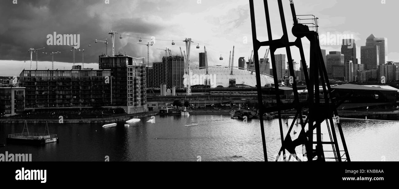 Skyline von London - Panoramaaussicht - Canary Wharf, London Docklands und London. Stockfoto