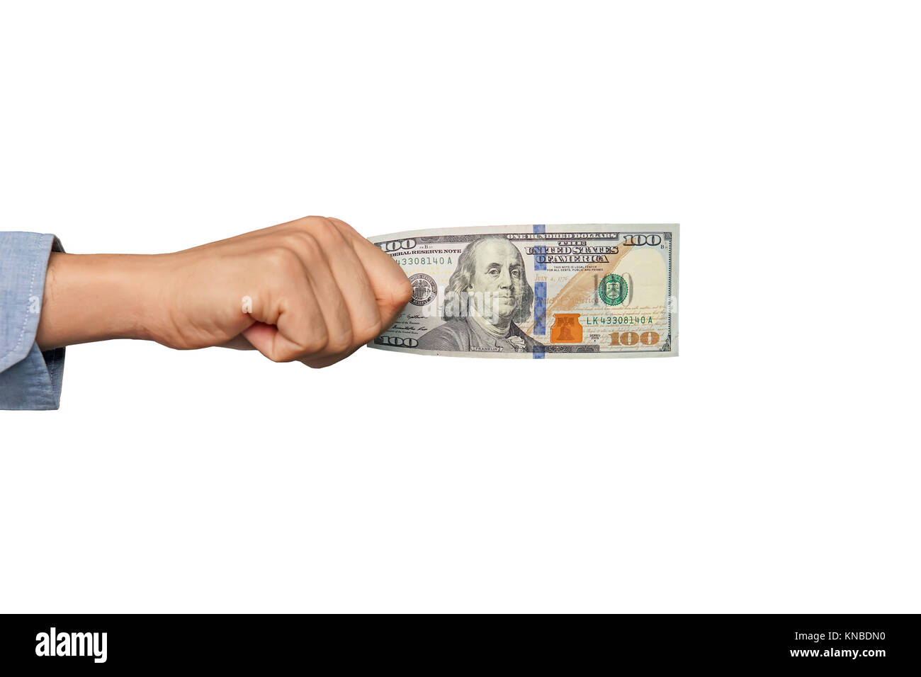 Dollar in der Hand eines Mannes auf einem weißen Hintergrund. 100 Amerikanischen Dollar in der Hand. Der Mann zieht seine Hand neuer Gesetzentwurf zerknittert. Stockfoto Dollar in der Hand eines Mannes auf einem weißen Hintergrund. 100 Amerikanischen Dollar in der Hand. Der Mann zieht seine Hand neuer Gesetzentwurf zerknittert. Stockfoto