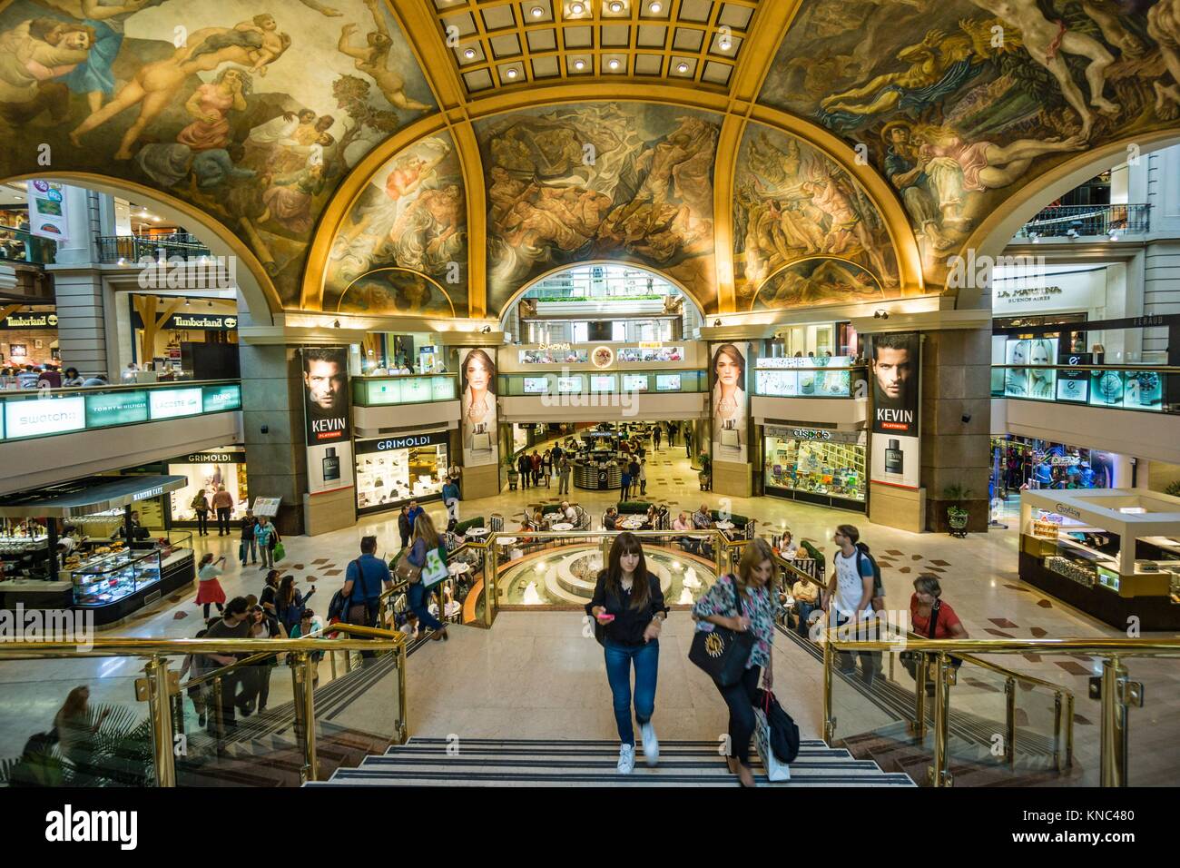 Galerias Pacifico, Obra del ingeniero Emilio Agrelo y el Arquitecto parmesano Roland Le Vacher, Fresken en La Cúpula de la galerías. El panel Zentrale Stockfoto