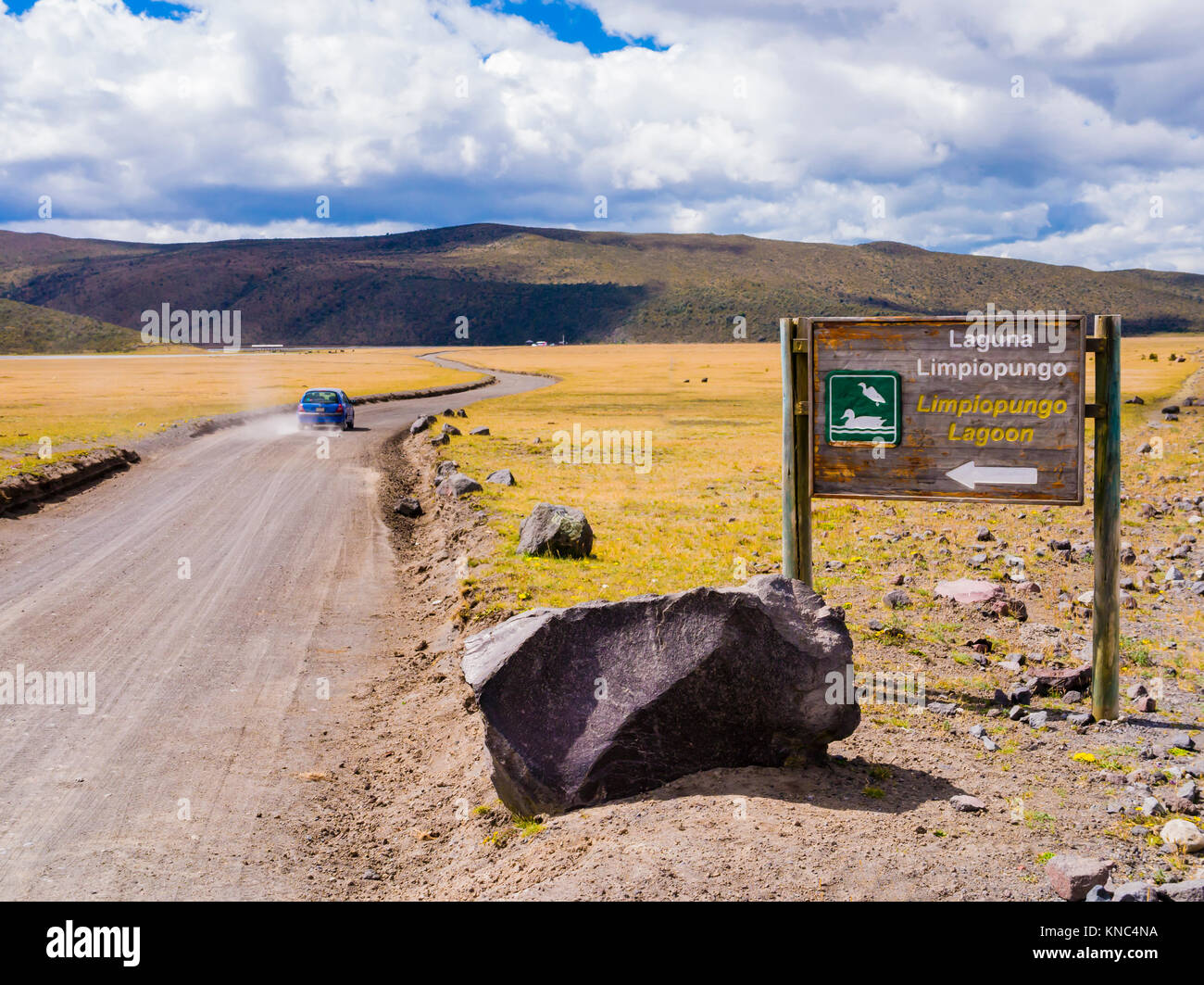 Fahren auf unbefestigten Straße, die limpiopungo Lagune, Cotopaxi Nationalpark, Ecuador führt Stockfoto