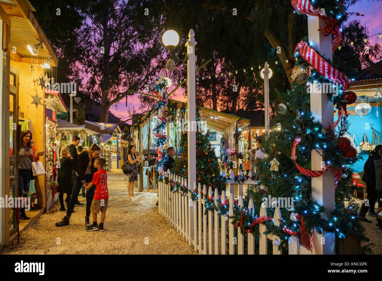 Laguna Beach, DEZ 10: Nacht Blick auf viele schöne Art Show im Sägemehl Kunst Winter Festival am 10.Dezember 2017 in Laguna Beach, Kalifornien, USA Stockfoto