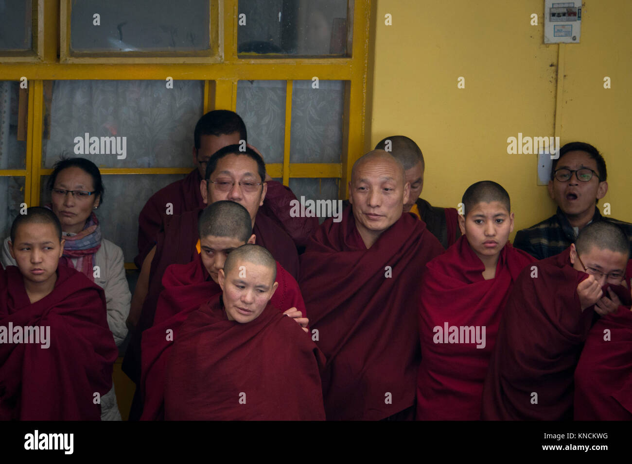 Tibetische Mönche versammeln sich Dalai Lama Tempel Komplex in Mcleod Ganj, Indien Stockfoto
