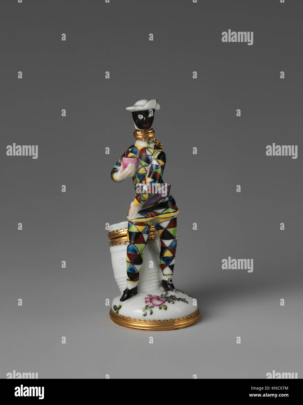 Eine Illustration eines Harlekins mit einem Fass, das traditionelle Theateraufführung mit lebendigem Kostüm und ausdrucksstarkem Stil darstellt. Stockfoto