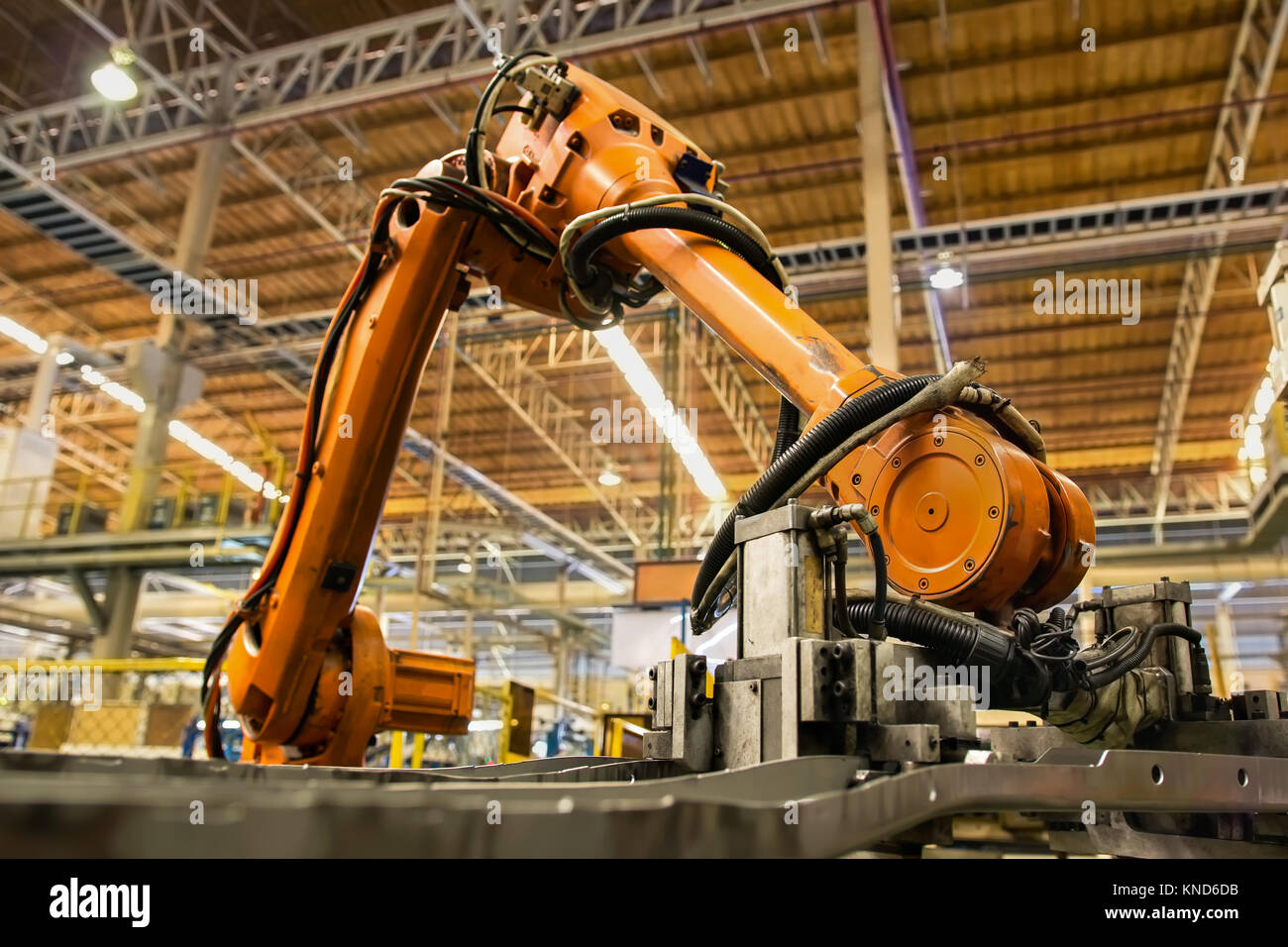 Roboter Arme Griff Werkzeug Automotive Teil Maschine In Der Fabrik Vor Ort Halten Stockfotografie Alamy