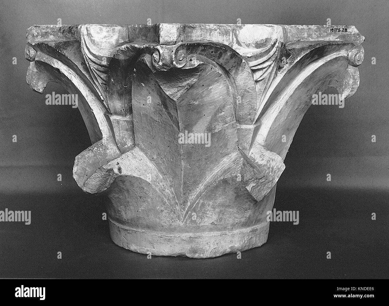 Dieses Kunstwerk stellt eine Hauptstadt dar und unterstreicht ihre architektonische und kulturelle Bedeutung im historischen Kontext. Stockfoto