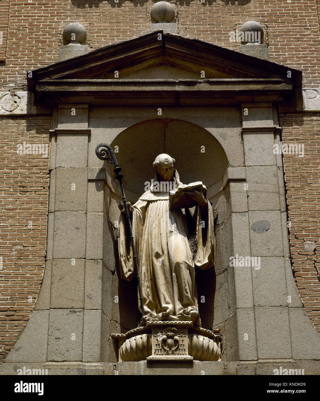 Hl. Bernardo Calvo (1180-1243). Bischof und Abt des Klosters von Santa Creus. Statue von St. Bernardo Kloster, Alcala de Hernares. Spanien. Stockfoto