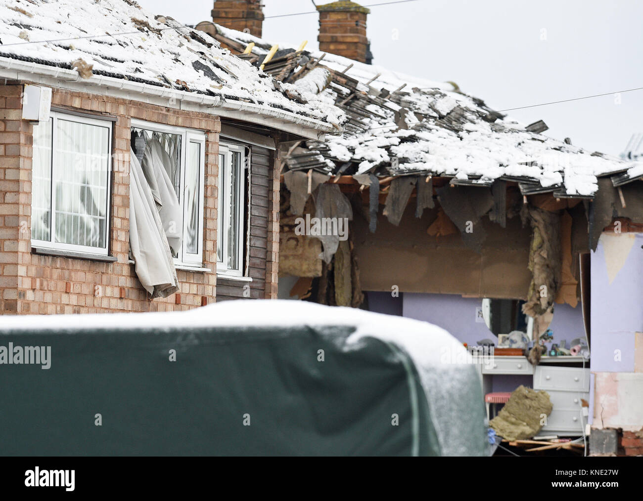 Die Szene in Allington Drive, Leicester, wo zwei Personen nach einer großen Explosion in einem Haus verletzt wurden. Stockfoto