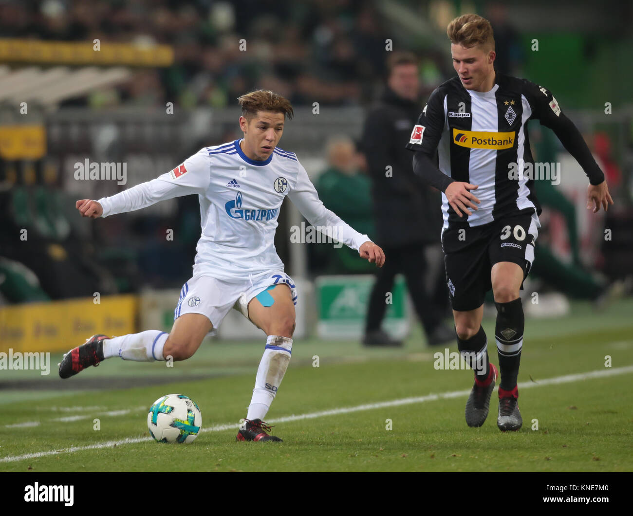 Jordan Larsson (S04), Alassane Plea (BMG) FC Schalke 04 - Borussia Mönchengladbach 13.08.2022
