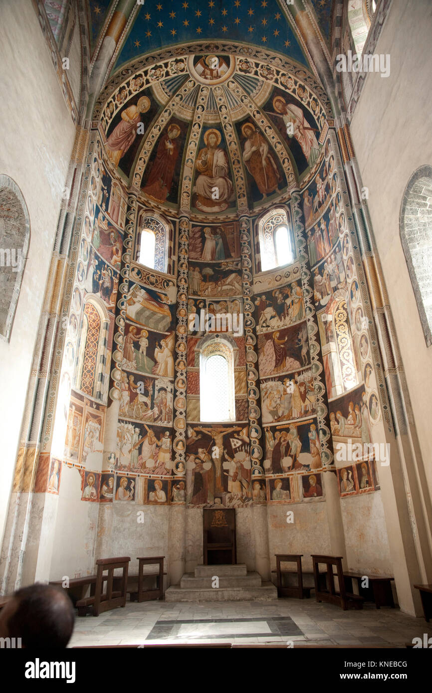 Innenraum der Basilika Sant'Abbondio, Comer See, Lombardei, Italien, Europa - September 2011 Stockfoto