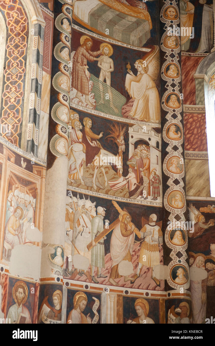 Innenraum der Basilika Sant'Abbondio, Comer See, Lombardei, Italien, Europa - September 2011 Stockfoto