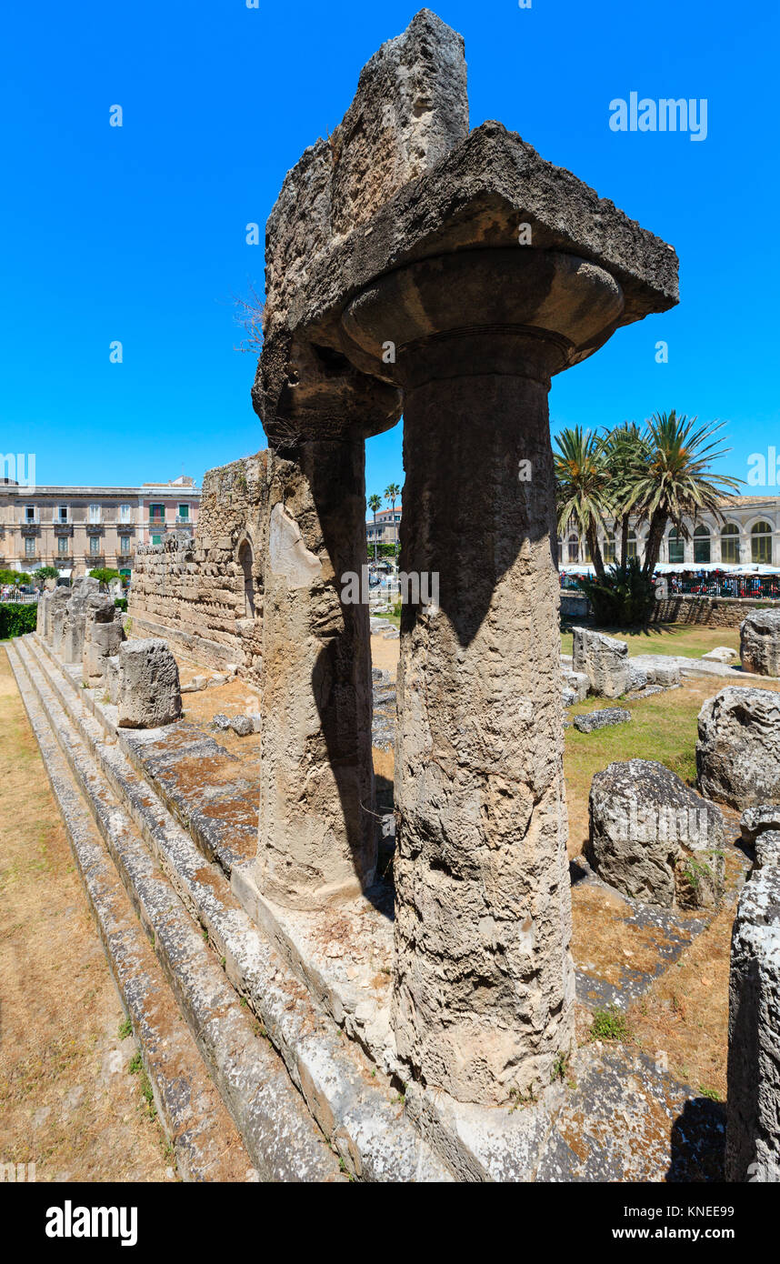 Der Tempel des Apollo Ruinen (antike griechische Denkmäler auf der Insel Ortygia) in Syrakus, Sizilien, Italien. Schöne Reise Foto von Sizilien. Menschen sind unreco Stockfoto