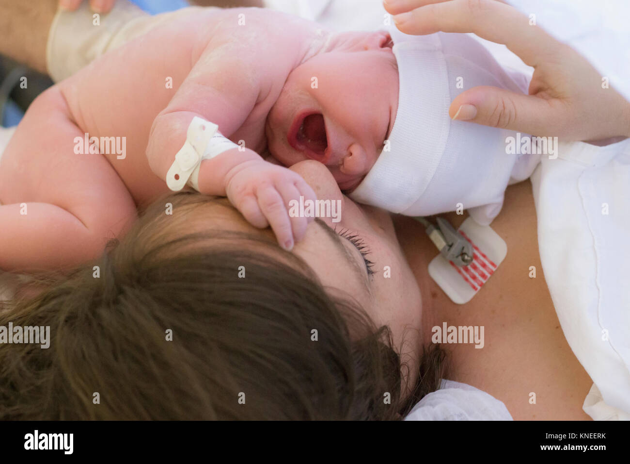 Mutter mit ihrem Neugeborenen Baby girl Stockfoto
