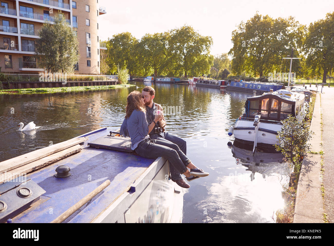 Paar auf Kanal Boot Stockfoto