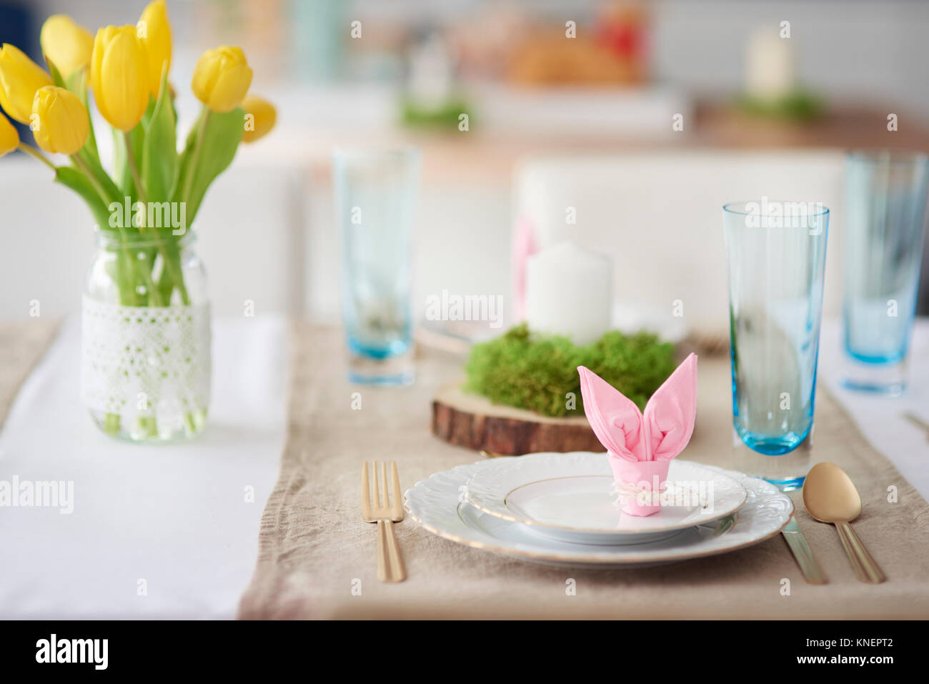 Bunny Ohr serviette Ostern Tisch einstellen Stockfoto