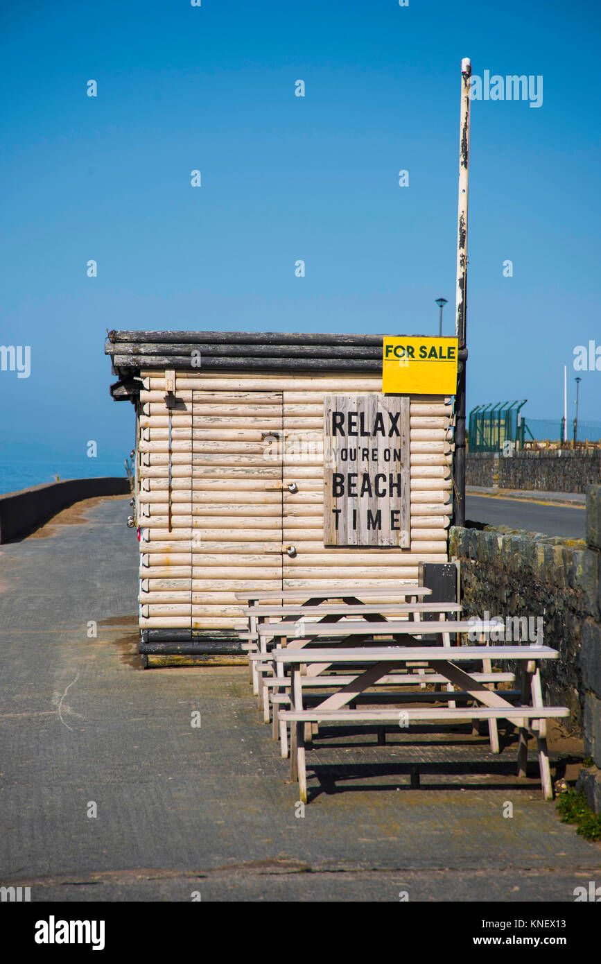 Promenade Café für Verkauf auf Pwllheli, Gwynedd, West Küste Wale, Großbritannien Stockfoto