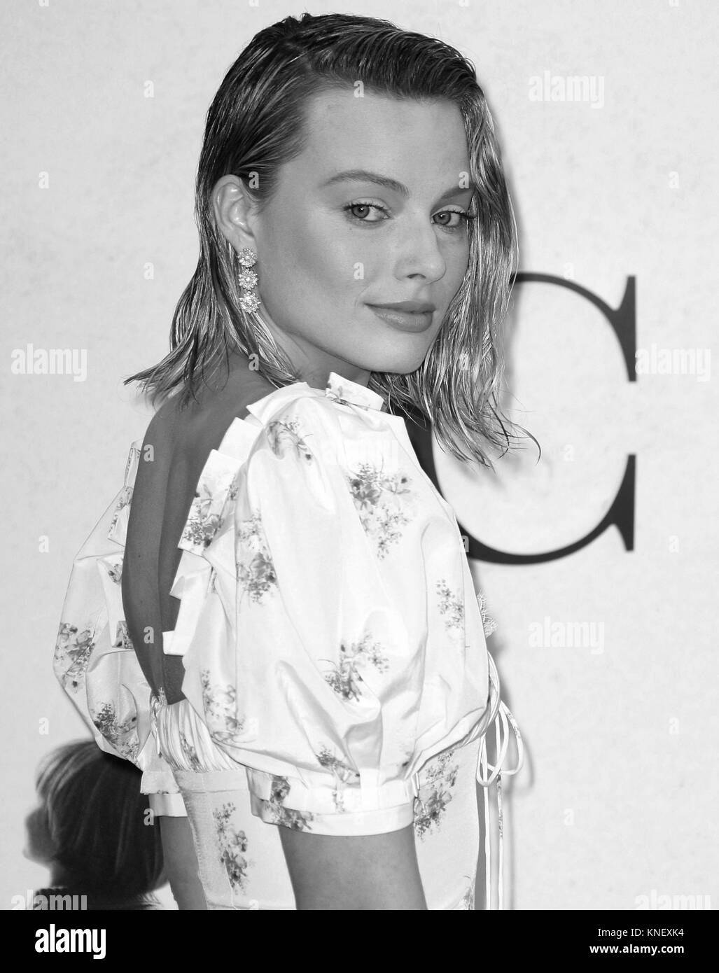 LONDON - 20.SEPTEMBER 2017: (Bild digital geändert werden monochrom) Margot Robbie nimmt an den Abschied Christopher Robin Film Premiere im Odeon Leicester Square Stockfoto